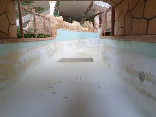 Main Building of Gimhae Water Park - Before