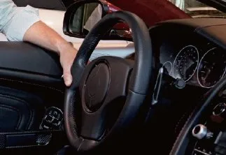 Car steering wheel manufactured with polyurethane material